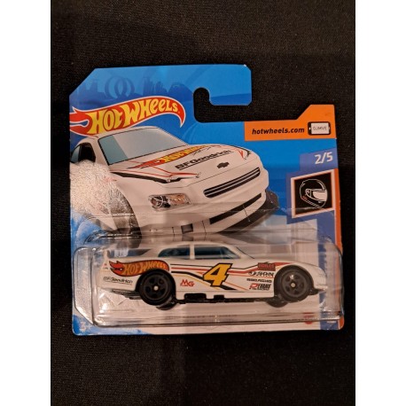 Hot Wheels 1:64 2010 Chevy Impala