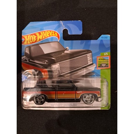 Hotwheels 1:64 '83 Chevy Silverado
