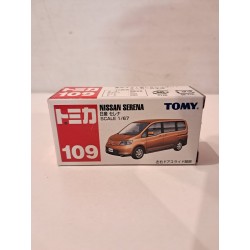 Tomica 1:67 Nissan Serena