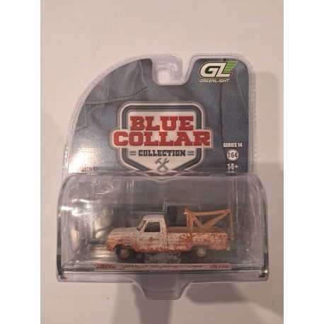 Greenlight 1:64 1973 Ford F-100 with Drop-in Tow Hook