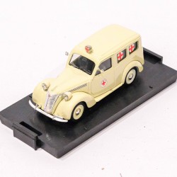 Brumm 1:43 Fiat 1100 Autoambulanza 1947