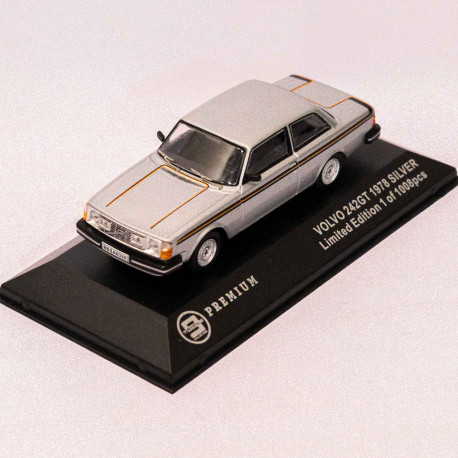 Triple 9 1:43 1978 Volvo 242GT