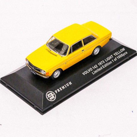 Triple 9 1:43 1973 Volvo 142