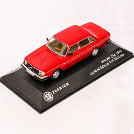 Triple 9 1:43 1978 Volvo 244